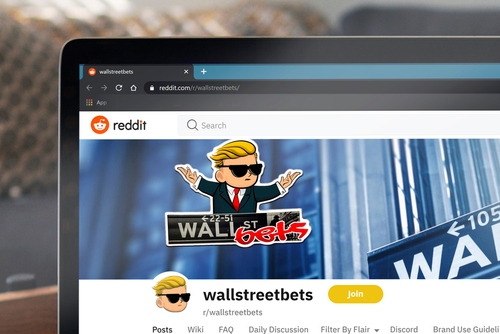 TradingKey - 美股市場近期再度浮現「迷因股」（Meme Stock）炒作熱潮。週三，Krispy Kreme（DNUT.US）股價盤前暴漲47%，GoPro（GPRO.US）盤前漲幅一度超過95%，而此前熱門股柯爾百貨（KSS.US）則暴跌16%，顯示資金快速輪動，市場情緒高度投機。